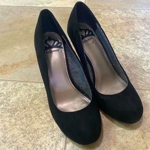 Black wedge shoe